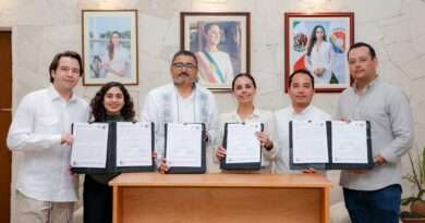 FIRMA ANA PATY PERALTA CONVENIO CON INSUS