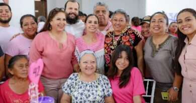 RECONOCE ANA PATY PERALTA LABOR DE MUJERES TIANGUISTAS EN CANCÚN