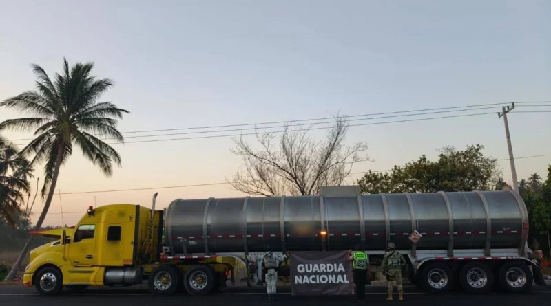 Aseguran 45 mil litros de huachicol en Colima