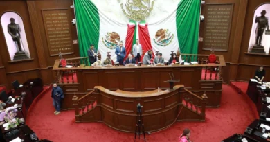 Diputado por Michoacán podría ser sancionado por interpretar ‘narcocorrido’ en el Congreso