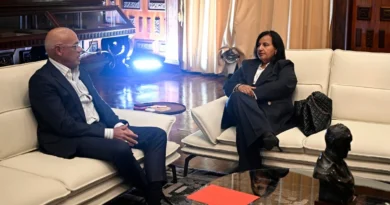 EU celebra reunión entre oposición y gobierno interino de Venezuela para diálogo sobre transición