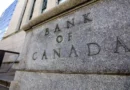 Banco de Canadá mantiene tasa en 2.25% y alerta por EU y Medio Oriente
