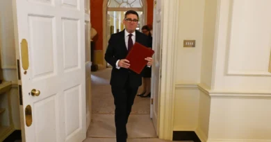 Primer ministro británico anuncia recorte de impuestos a la electricidad para reforzar el poder adquisitivo