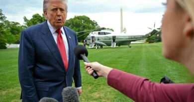 Trump ordena retirar fondos federales para tratamientos de afirmación de género en menores